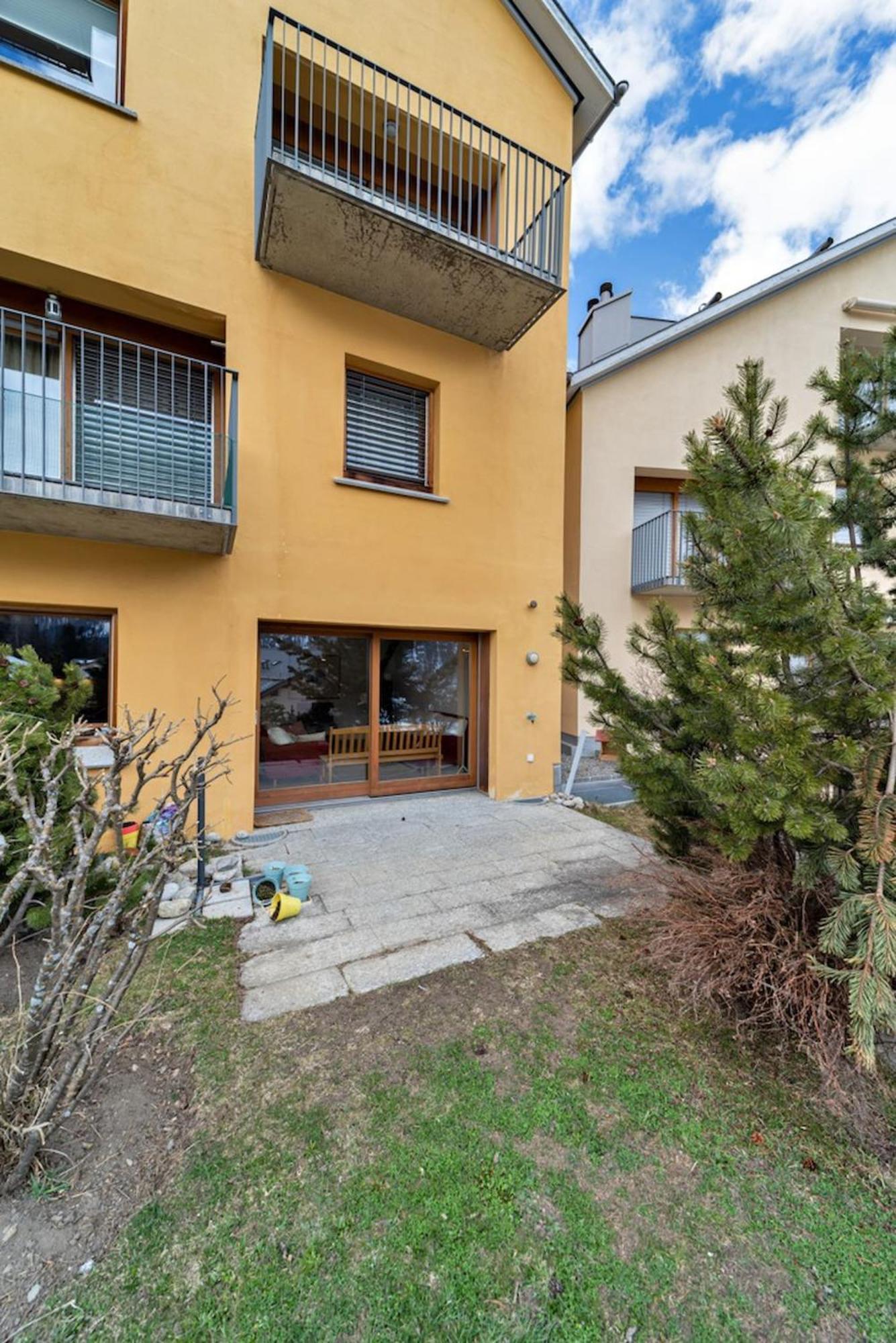 Chesa Ladina - Zuoz Appartement Buitenkant foto