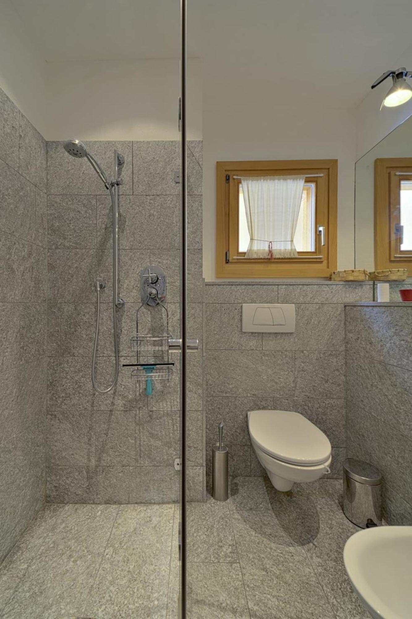 Chesa Ladina - Zuoz Appartement Buitenkant foto