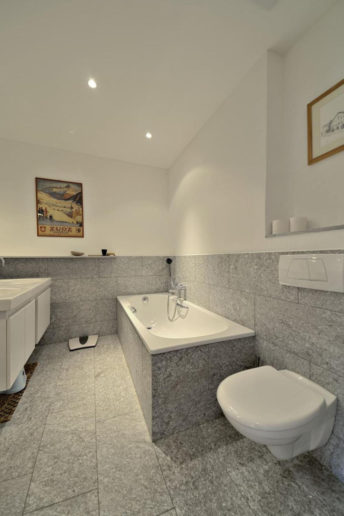 Chesa Ladina - Zuoz Appartement Buitenkant foto